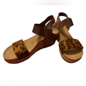 Pierre Dumas cheetah print wedges Sz 8.5